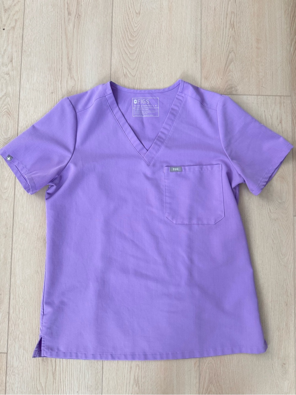 FIGS Women’s M Technical Collection Lavender V-Neck Scrub Medical Top